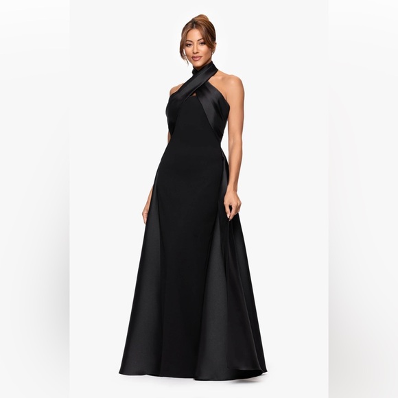 Betsy & Adam Dina Scuba Crepe Halter Neck Gown - Picture 4 of 10